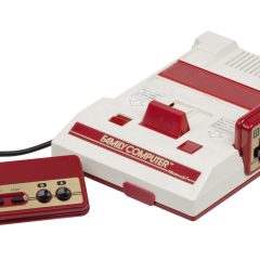 Bộ máy chơi game Nintendo Family Computer Famicom nguyên bản kèm hai tay cầm điều khiển