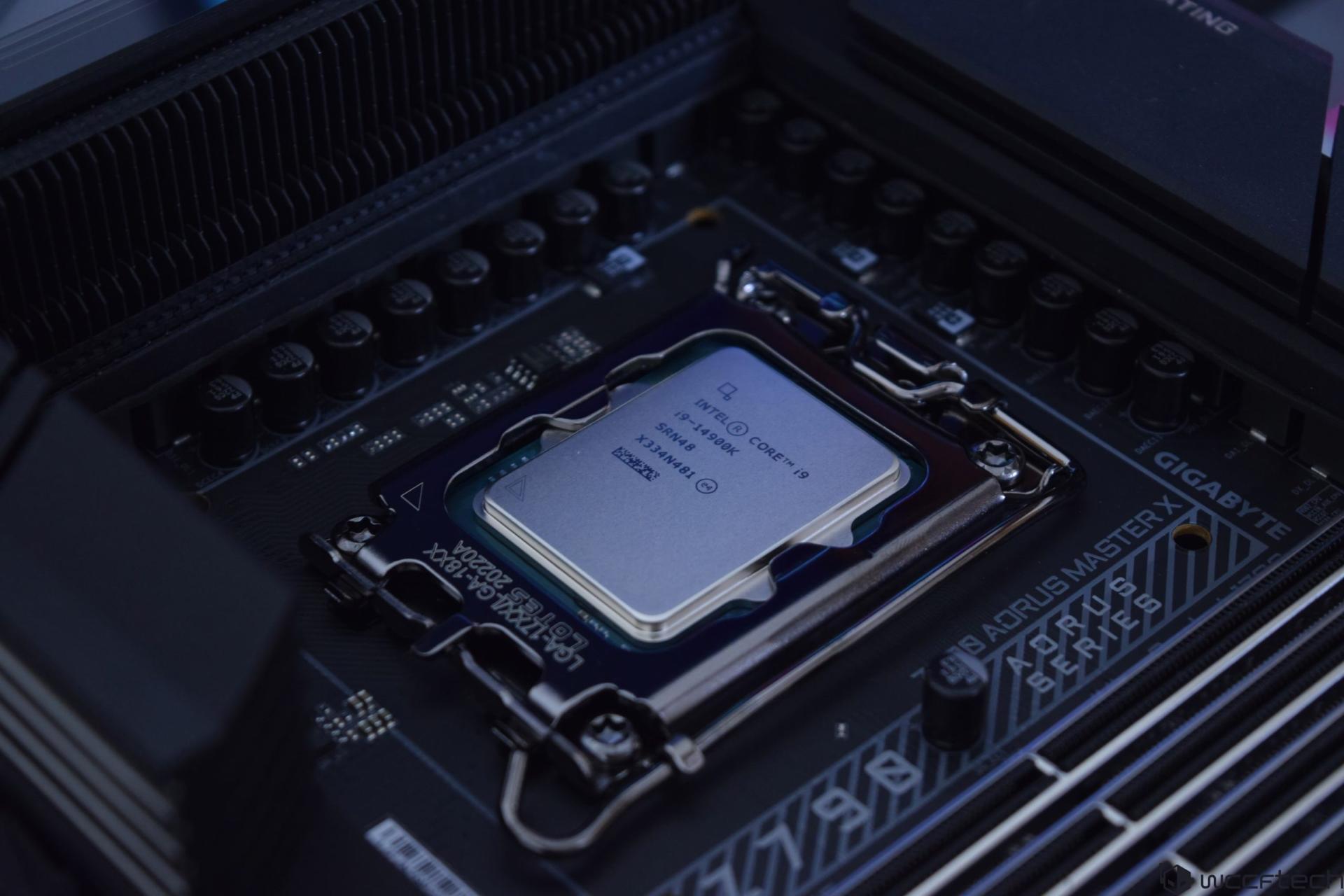 Bộ xử lý Intel Core i9-14900K được lắp đặt trên bo mạch chủ Z790