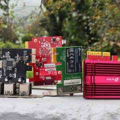 Bốn card mở rộng PCIe