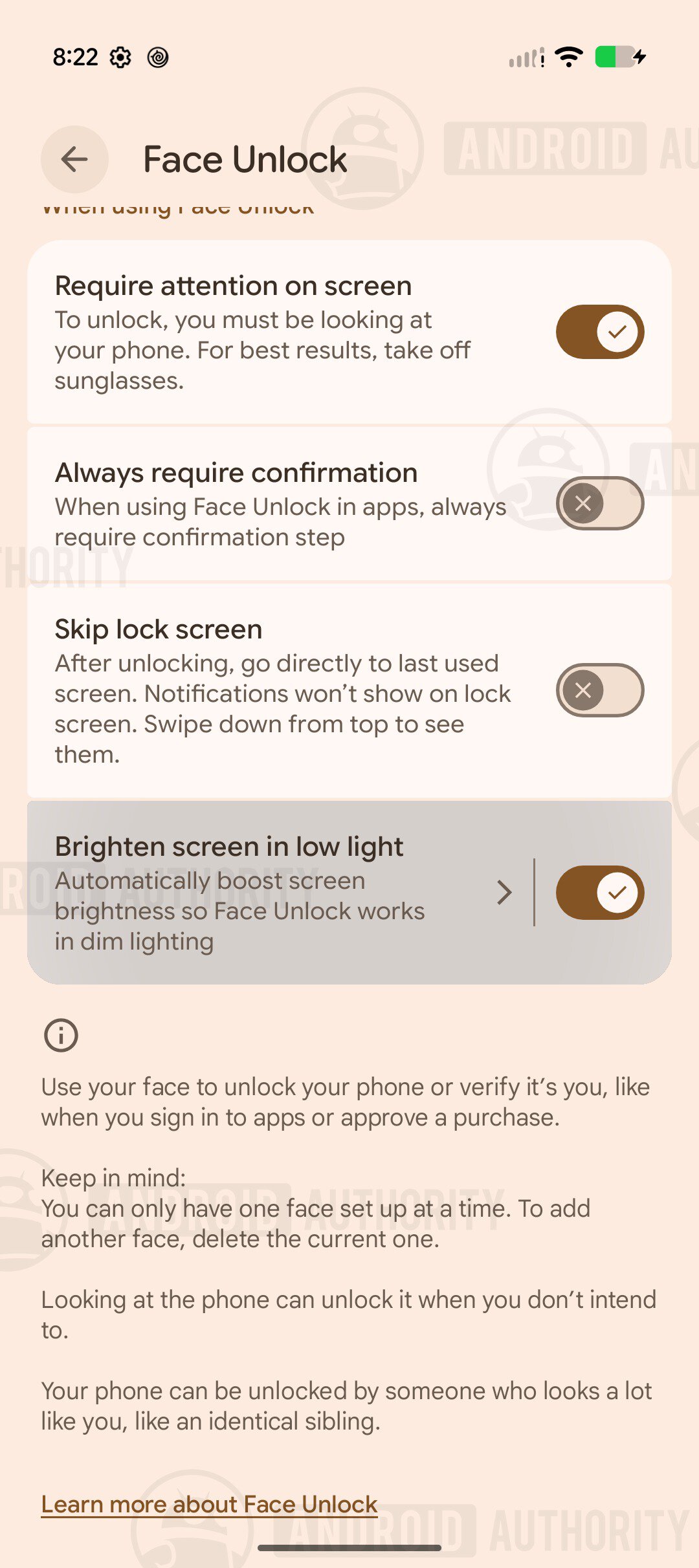 Cài đặt Face Unlock hiển thị tuỳ chọn Brighten screen in low light
