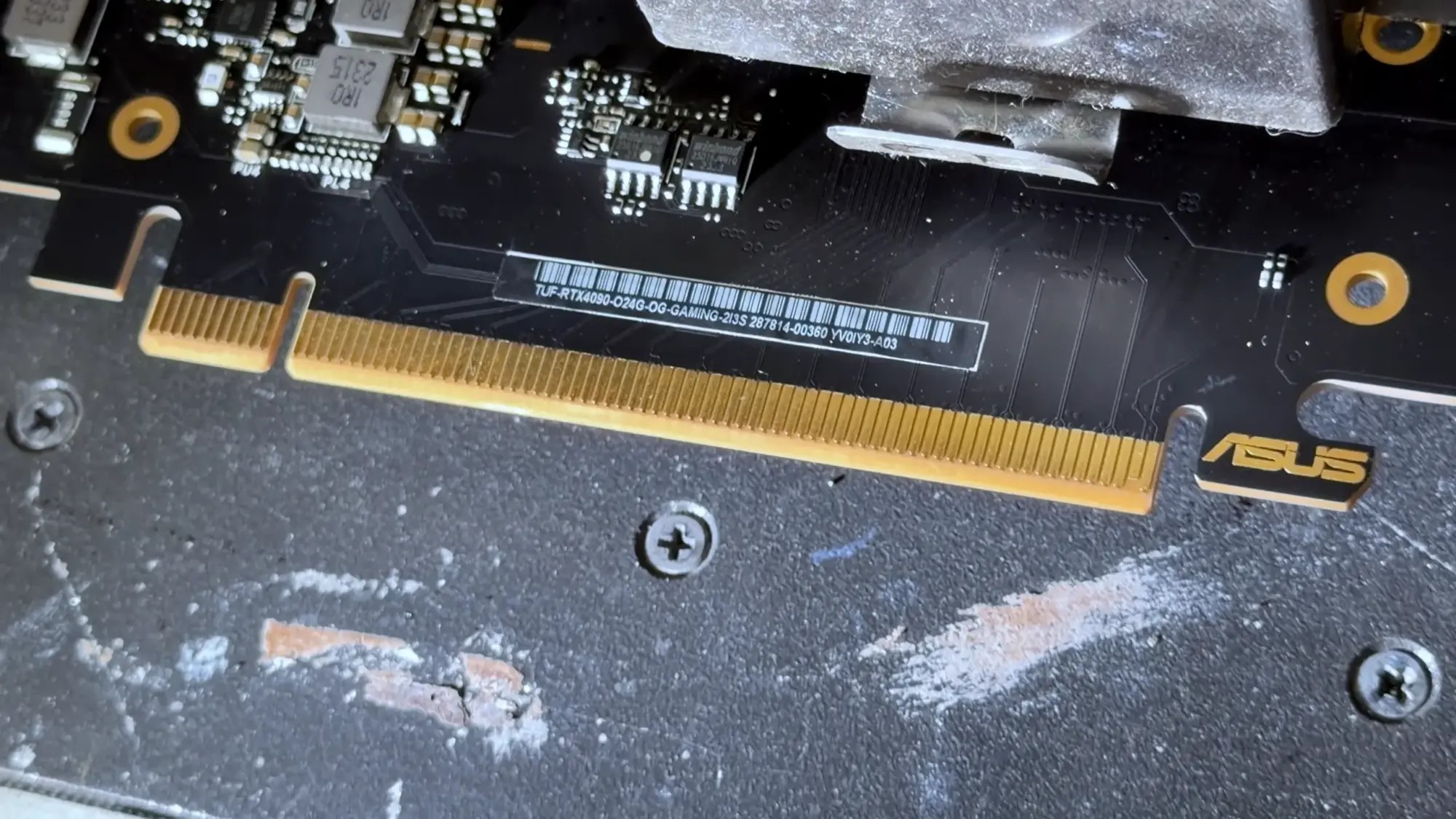 Cận cảnh bo mạch giả RTX 4090