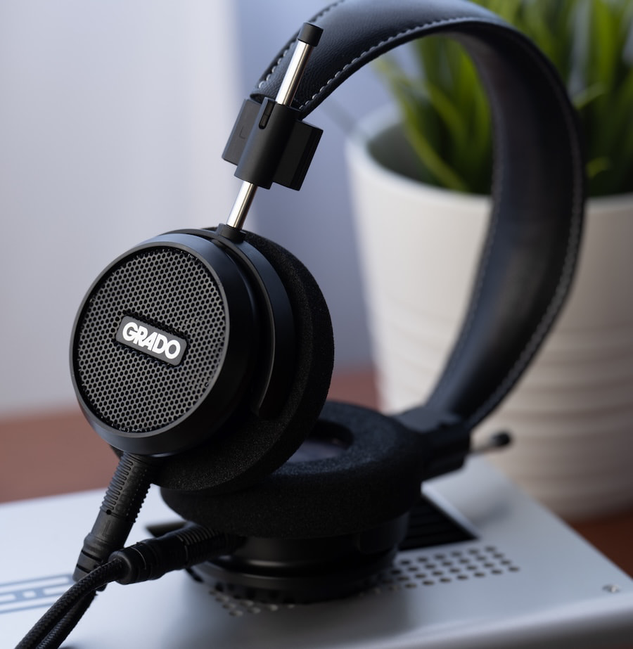 Cận cảnh củ tai Grado S150 với cáp tháo rời