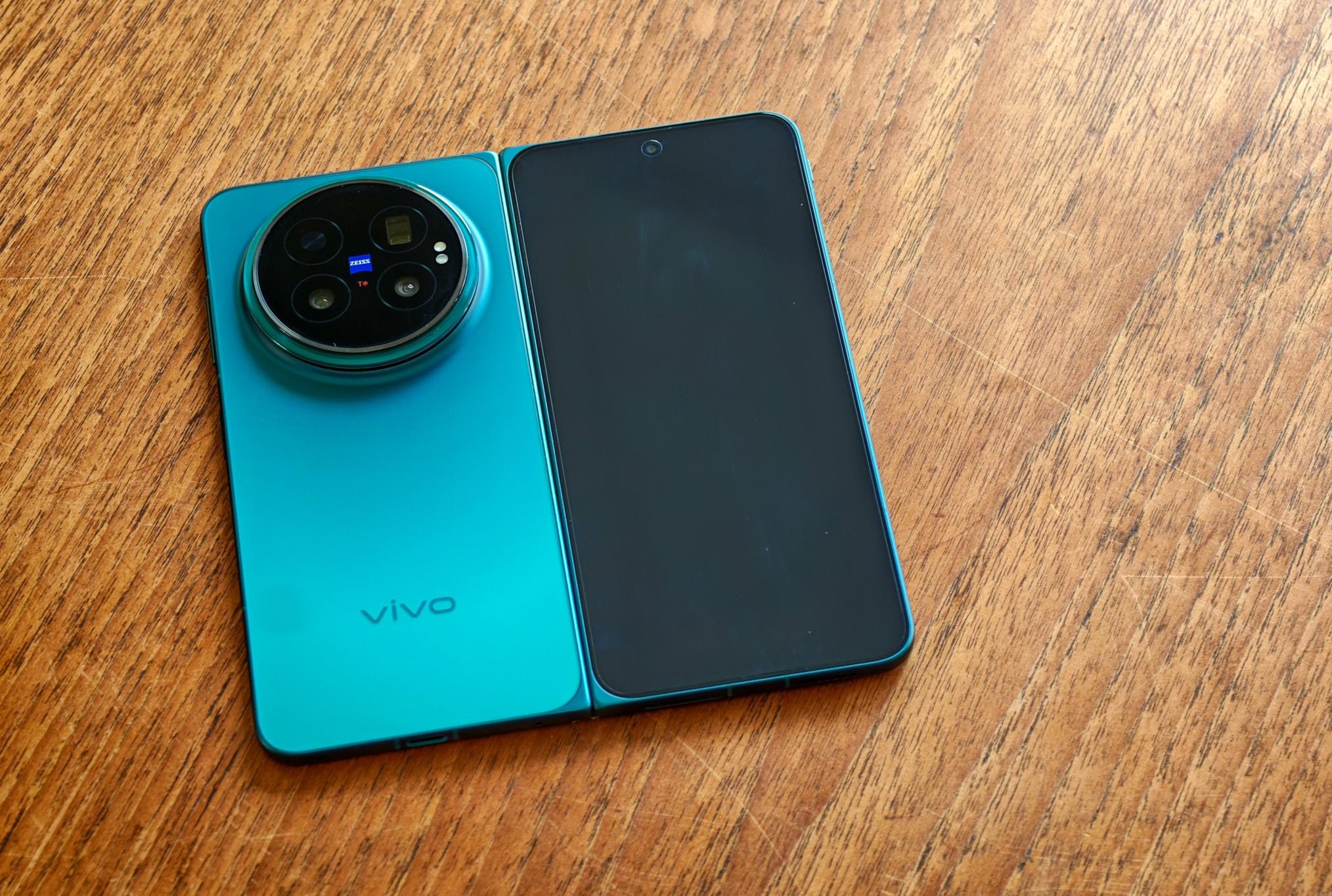 Cận cảnh cụm camera sau Vivo X Fold 6