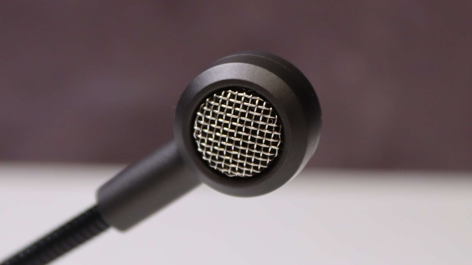 Cận mic Maxwell đời đầu