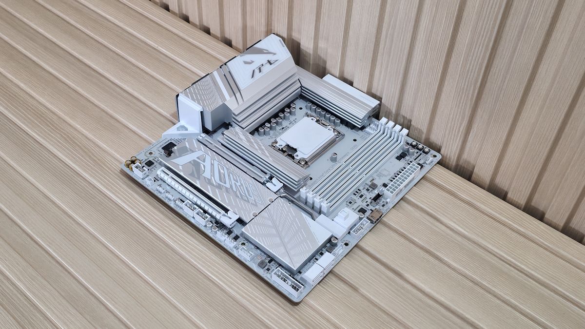 Ảnh chi tiết bo mạch Gigabyte Z890M Aorus Elite WiFi7 Ice