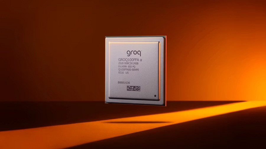 Chip Groq LPU đặt trên nền màu cam