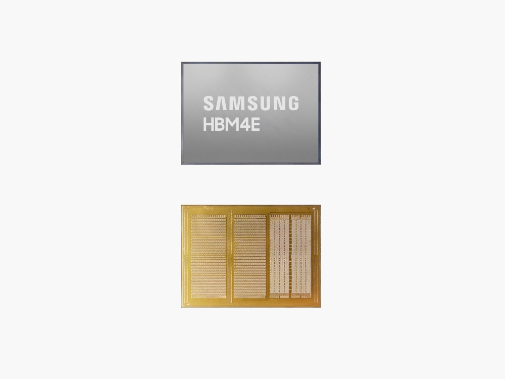 Chip nhớ Samsung HBM4E với vỏ kim loại đặt trên bo mạch.