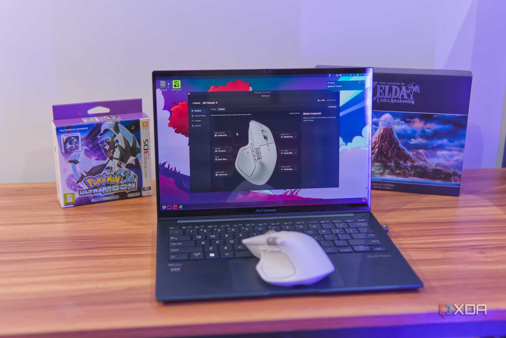 Chuột MX Master 4 đặt cạnh laptop chạy Linux