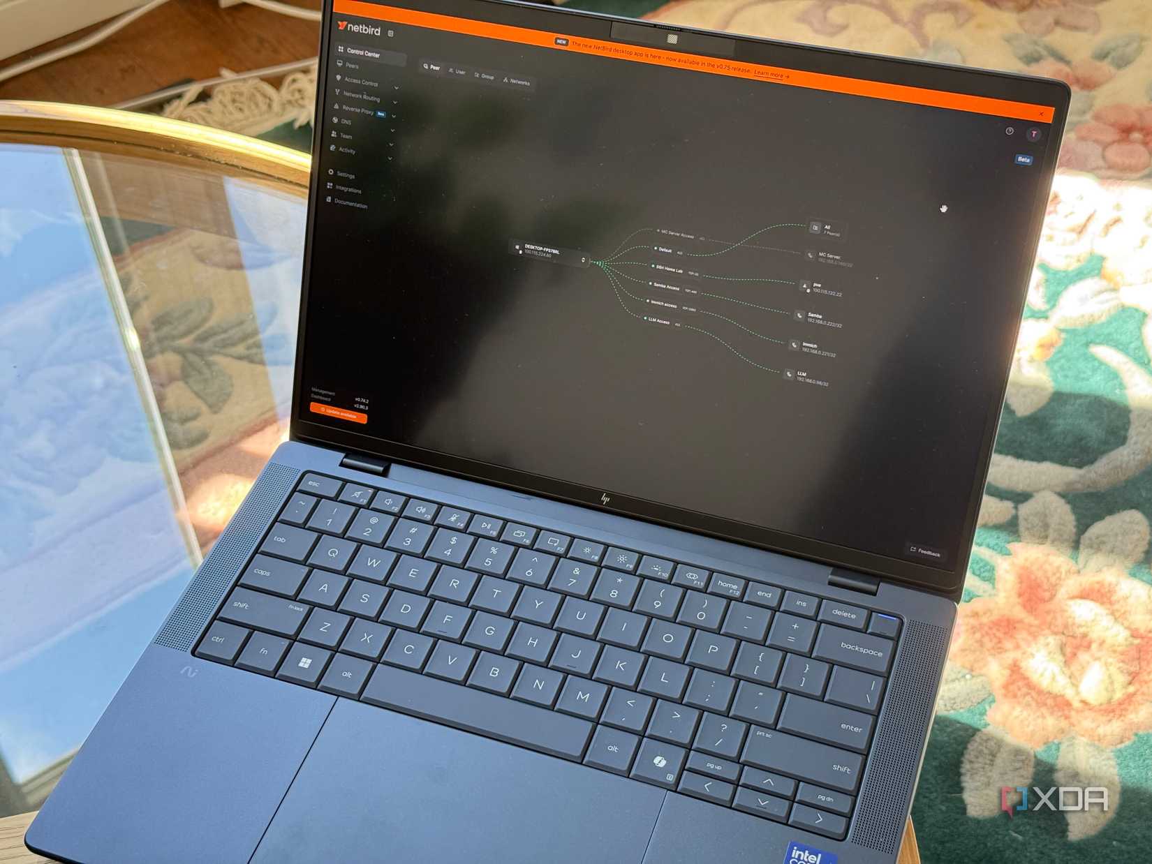 Ảnh chụp laptop mở bảng điều khiển NetBird