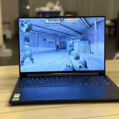 Counter-Strike 2 chạy trên laptop Lenovo Yoga 9n RTX Spark