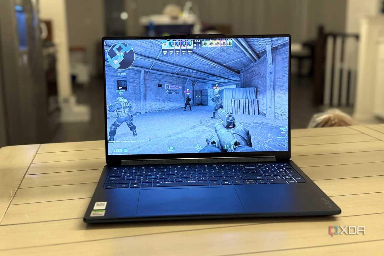 Counter-Strike 2 chạy trên laptop Lenovo Yoga 9n RTX Spark
