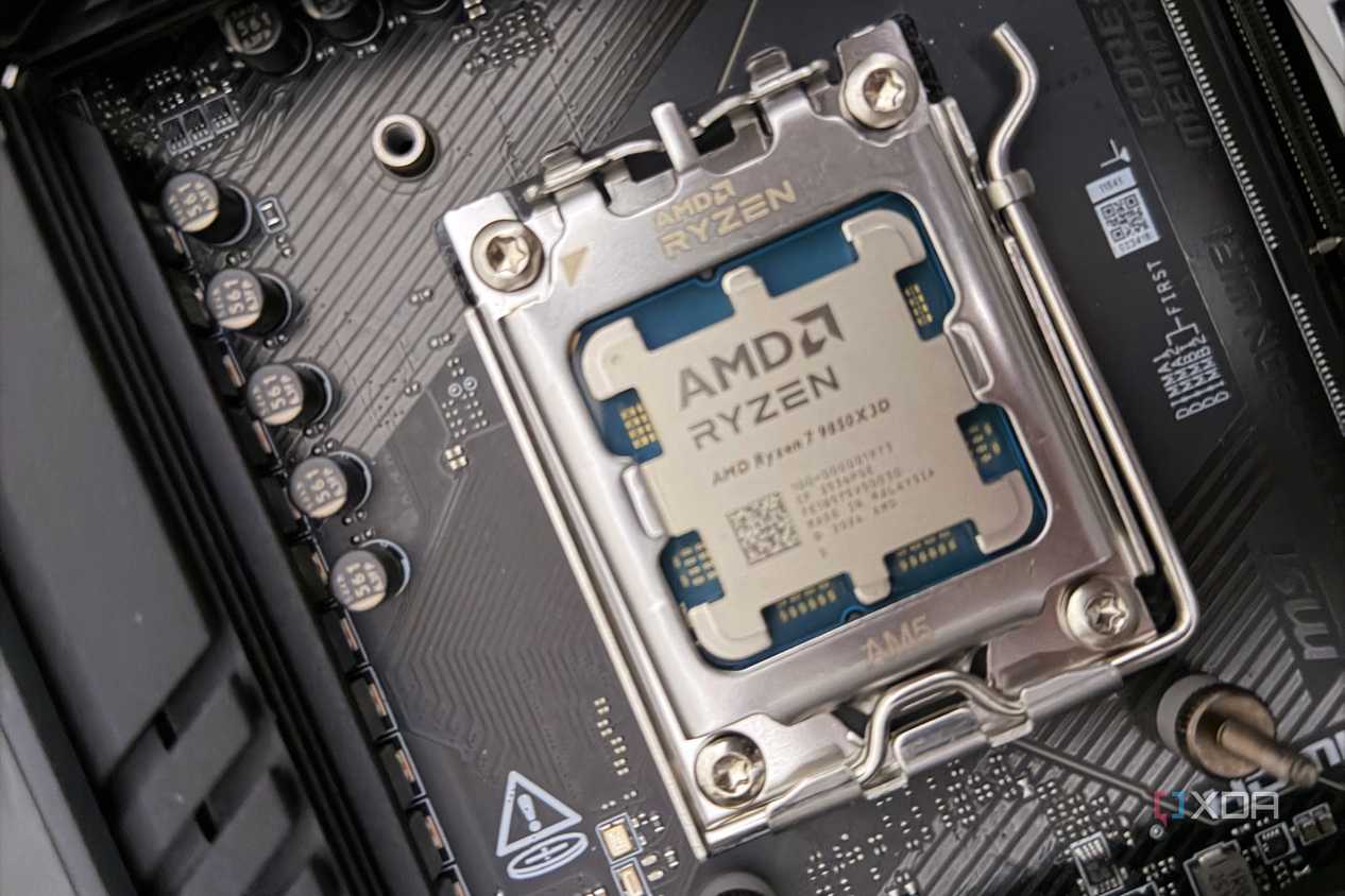 CPU AMD Ryzen 7 trong socket AM5