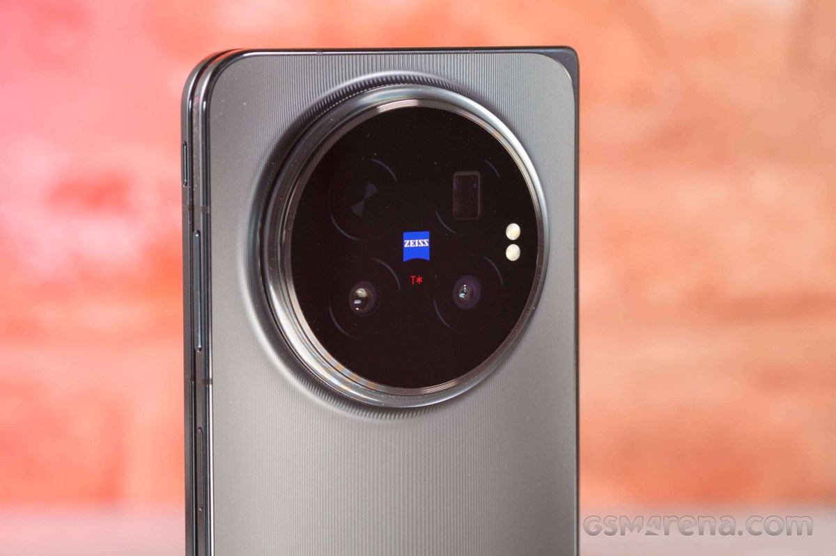 Cụm camera ZEISS của X Fold6 cần được đánh giá bằng chất lượng ảnh, không chỉ số megapixel.