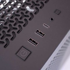 Cụm cổng USB trên vỏ máy Corsair 3500X