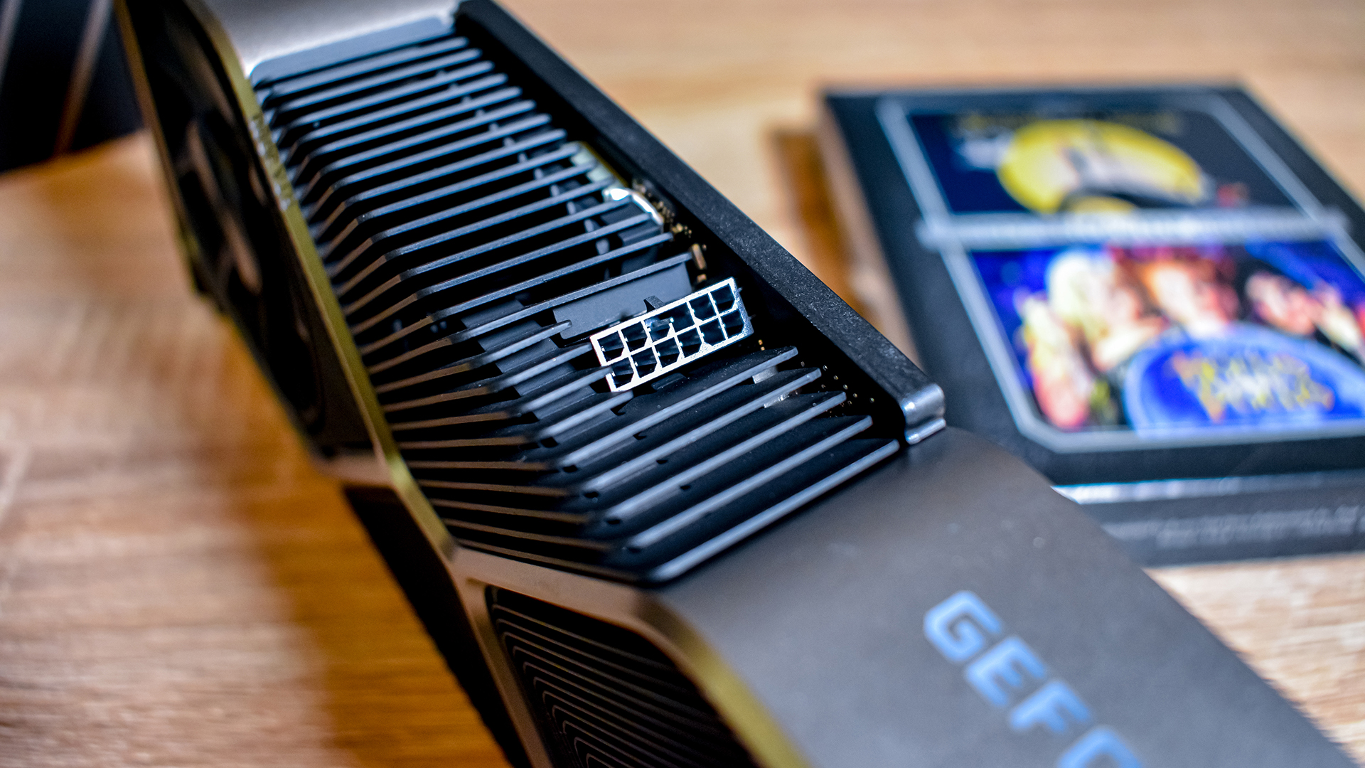 Đầu cấp điện 12-pin trên RTX 3080 Founders Edition