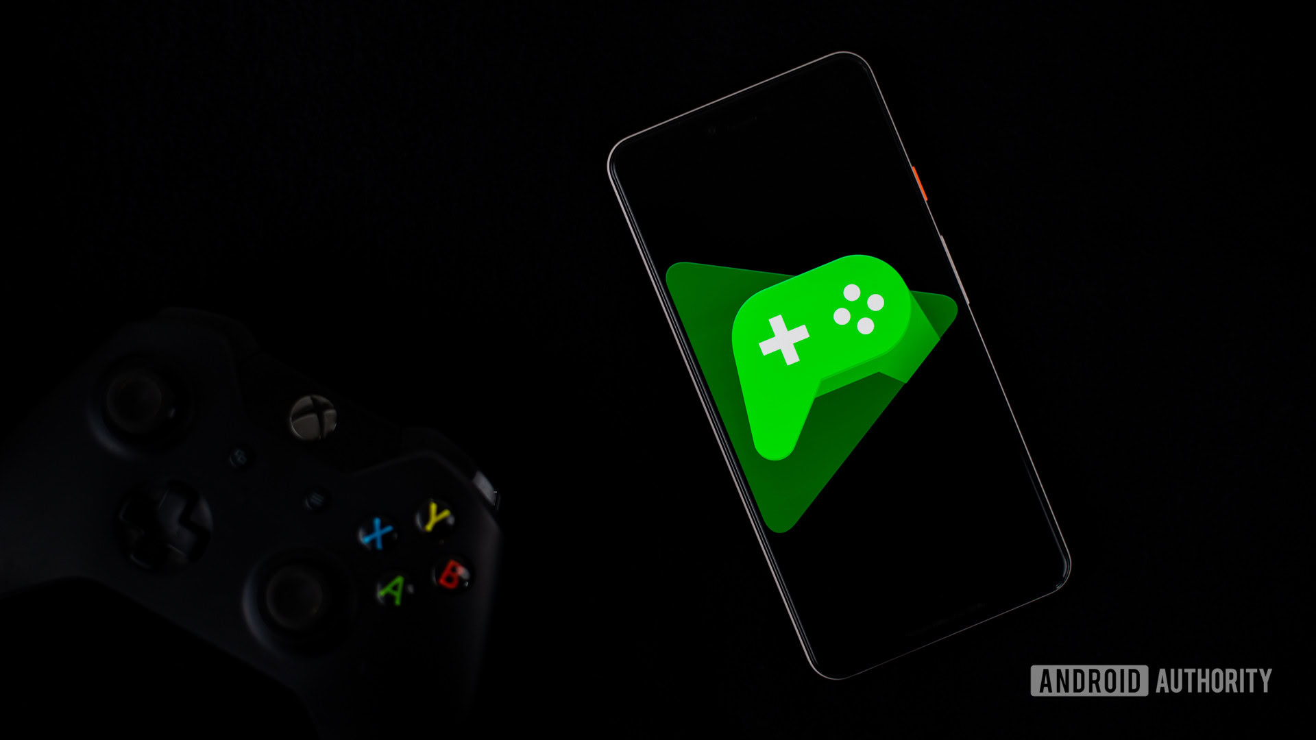 Điện thoại Android cạnh tay cầm chơi game