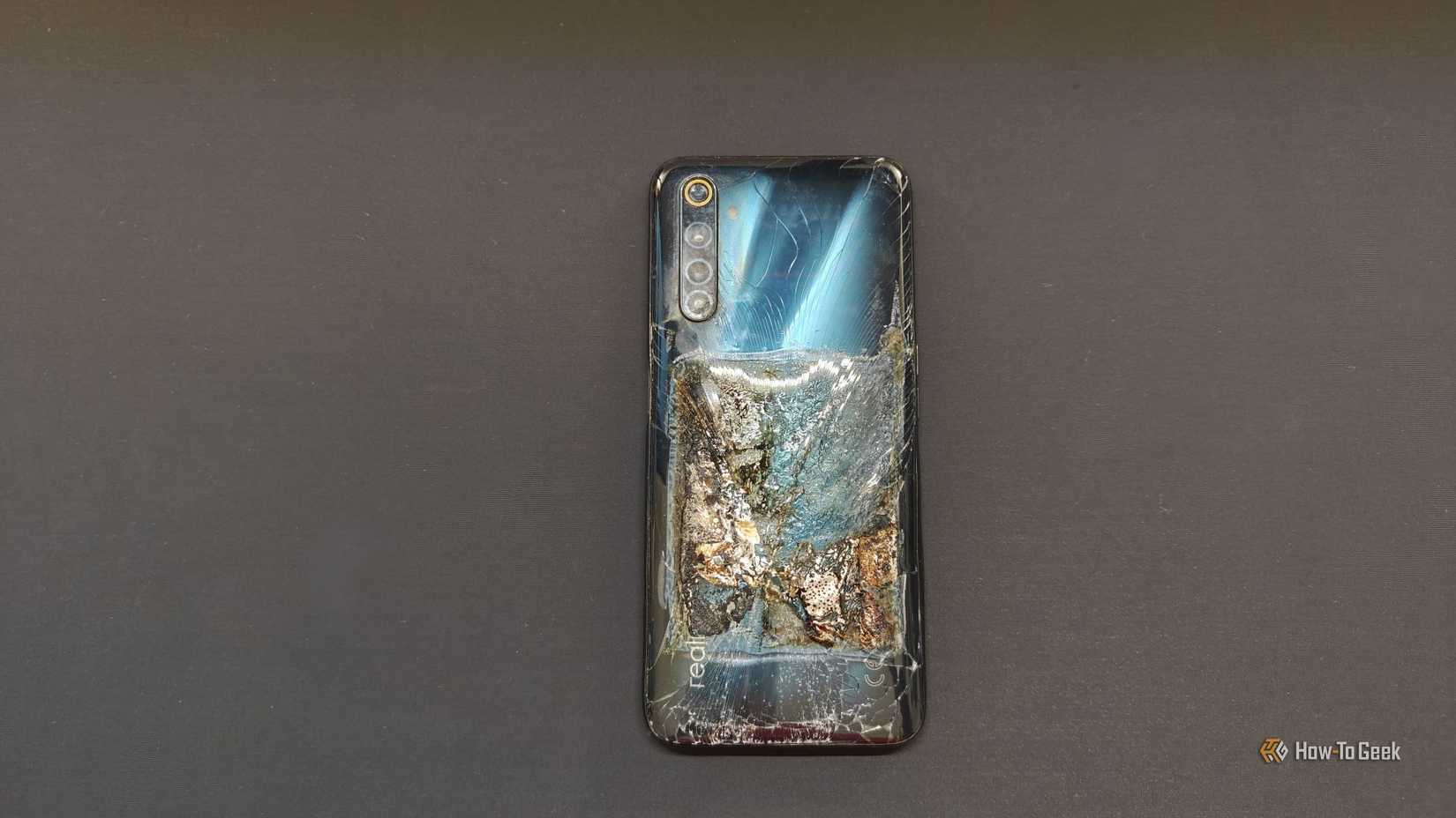 Điện thoại bị cháy với pin lithium-ion hư hại