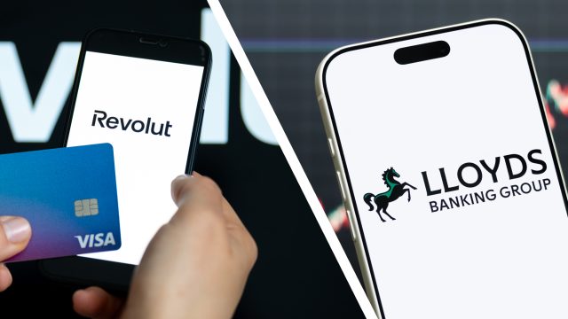 Điện thoại hiển thị logo Revolut cạnh thẻ Visa, và điện thoại hiển thị logo Lloyds Banking Group