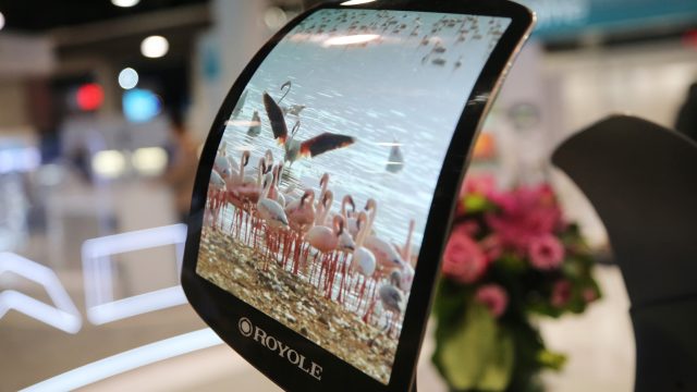 Điện thoại Royole FlexPai với màn hình uốn cong