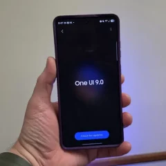 Điện thoại Samsung hiển thị màn hình cập nhật One UI 9