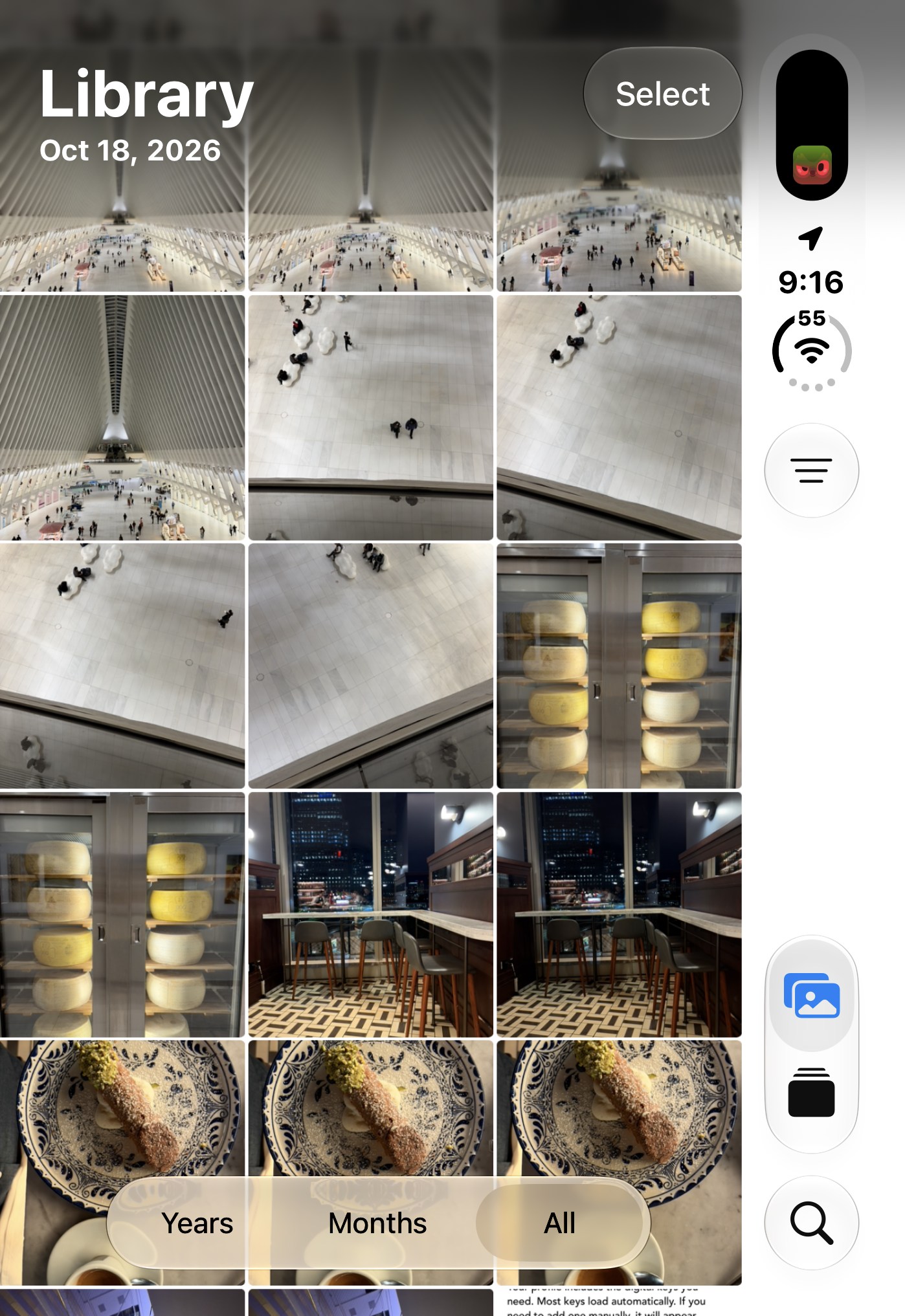 Điều khiển Photos ở cạnh bên khiến vị trí chạm thay đổi so với bố cục quen thuộc. Ảnh: The Verge.