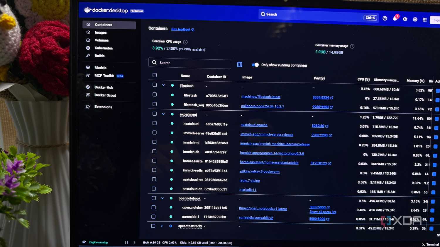 Docker Desktop hiển thị trên laptop Lenovo Legion