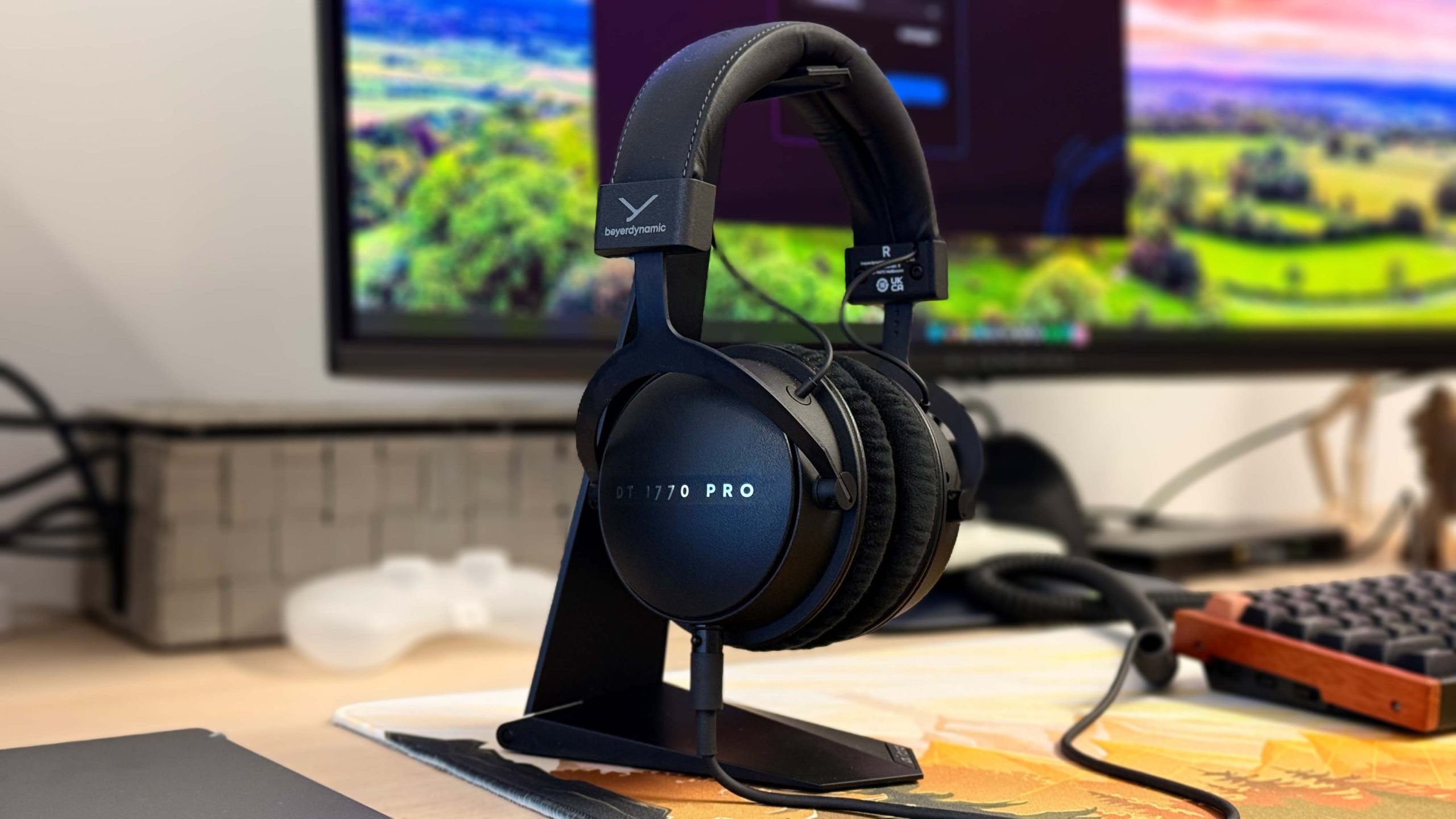 DT 1770 Pro MKII trên giá