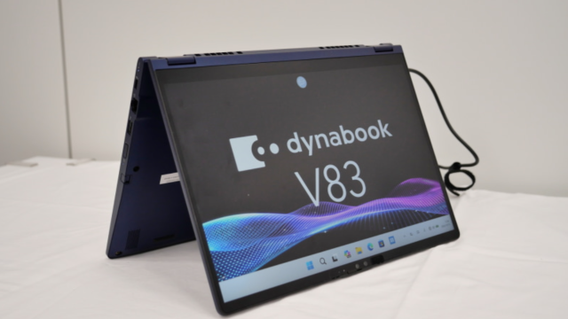 Dynabook V83/PA gập thành dạng tablet
