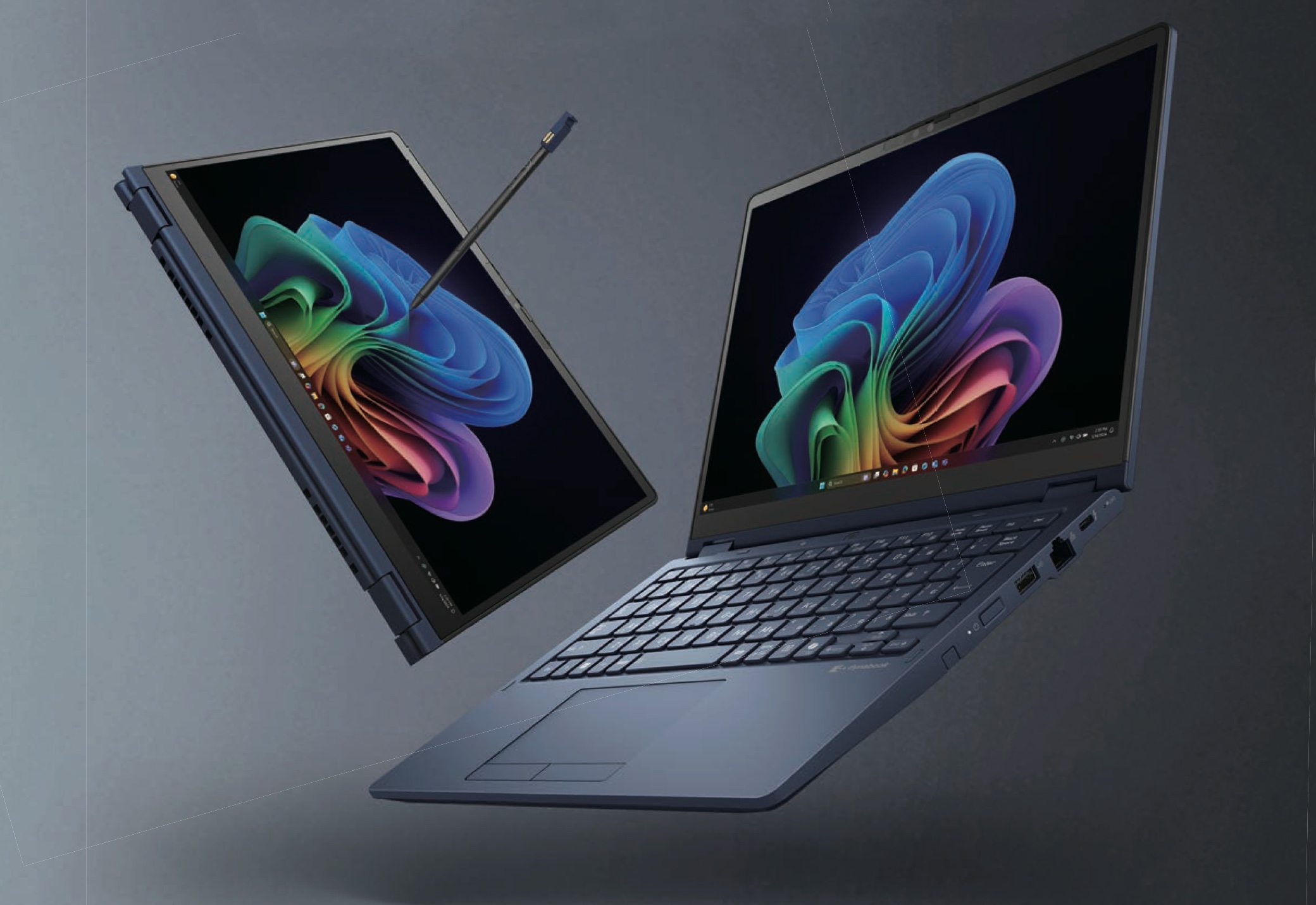 Dynabook V83/PA ở chế độ laptop cùng bút stylus