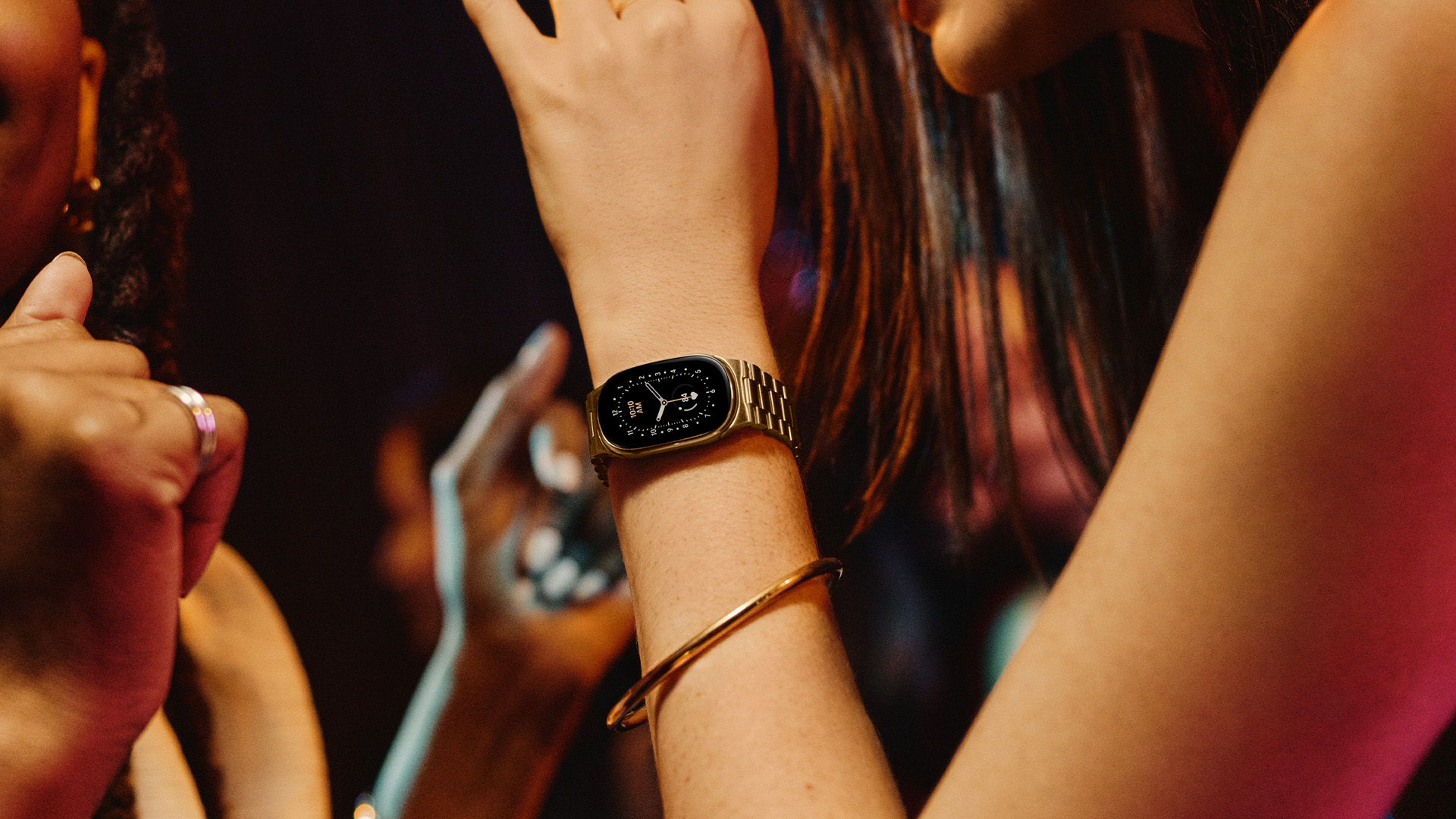Fitbit Edge với dây kim loại Metal Links