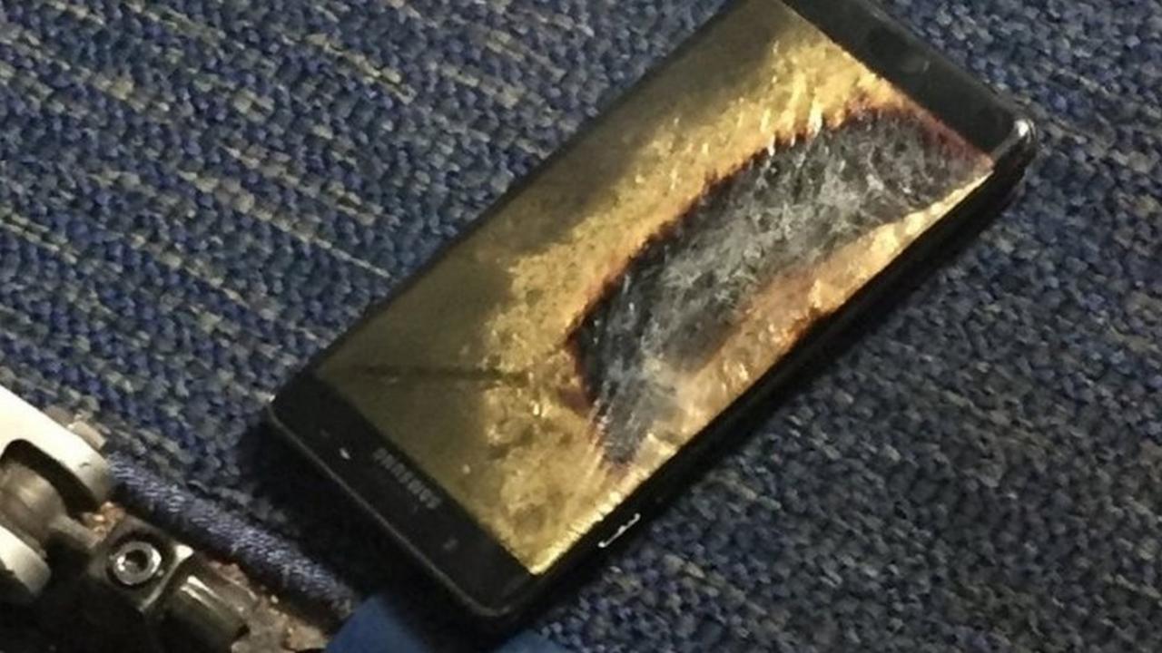 Galaxy Note 7 cháy hỏng trên mặt vải