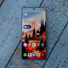 Galaxy S26 Ultra showing One UI home screen