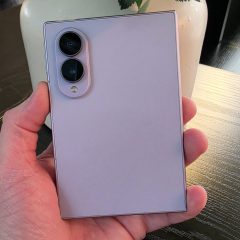 Galaxy Z Fold8 gập, ảnh minh họa cho thế hệ Fold hiện tại