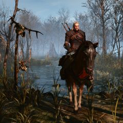 Geralt cưỡi ngựa qua đầm lầy trong The Witcher 3 Remastered