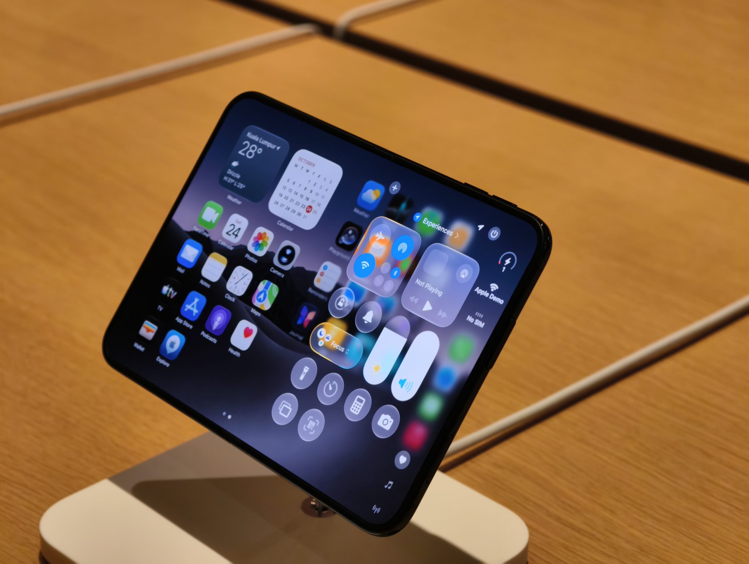 Giao diện Control Center trên iPhone Duo đang mở