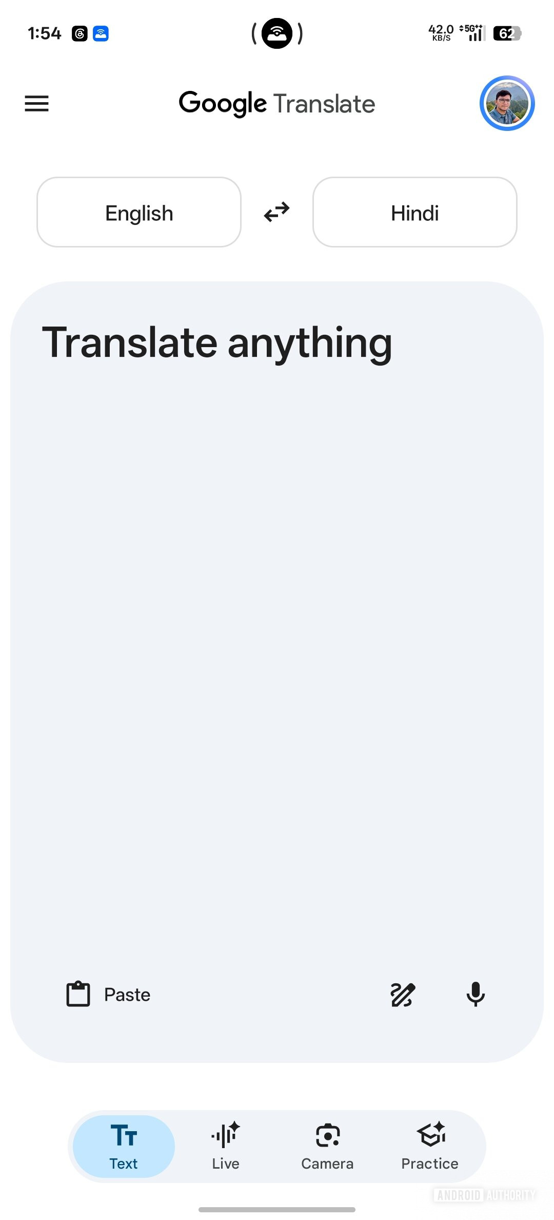 Giao diện Google Translate trên Android với ô nhập lớn và thanh điều hướng đáy bốn nút Text, Live, Camera, Practice