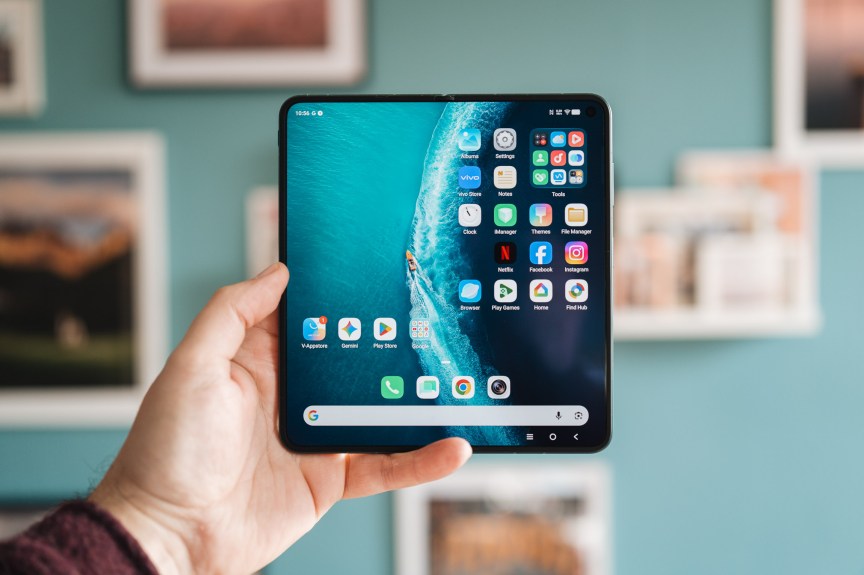 Giao diện màn hình chính vivo X Fold6 với các ứng dụng