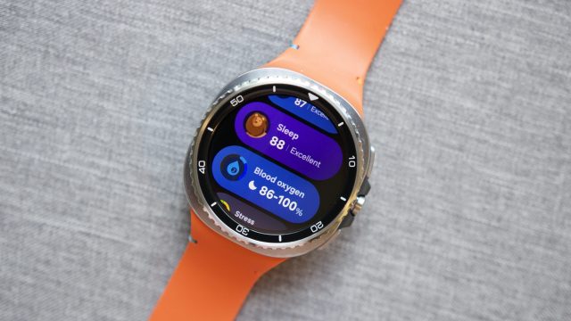 Giao diện One UI Watch hiển thị trên màn hình Samsung Galaxy Watch 8 Classic