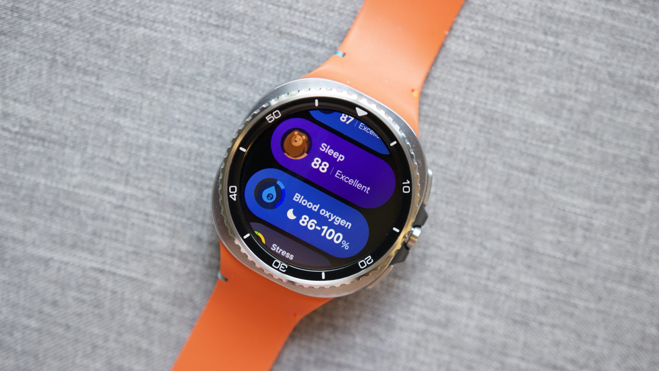 Giao diện One UI Watch hiển thị trên màn hình Samsung Galaxy Watch 8 Classic