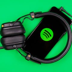 Giao diện Spotify trên màn hình máy tính