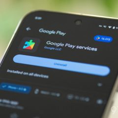Giao diện trang ứng dụng Google Play services trên màn hình điện thoại Android