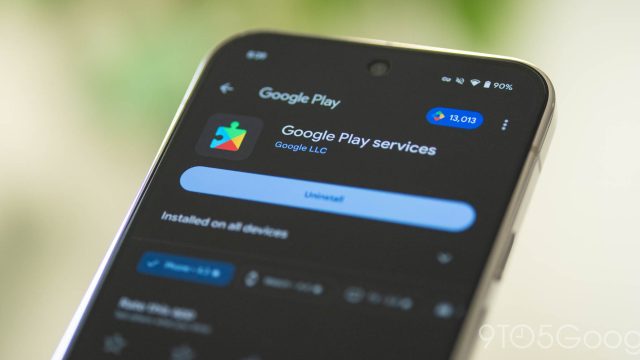 Giao diện trang ứng dụng Google Play services trên màn hình điện thoại Android