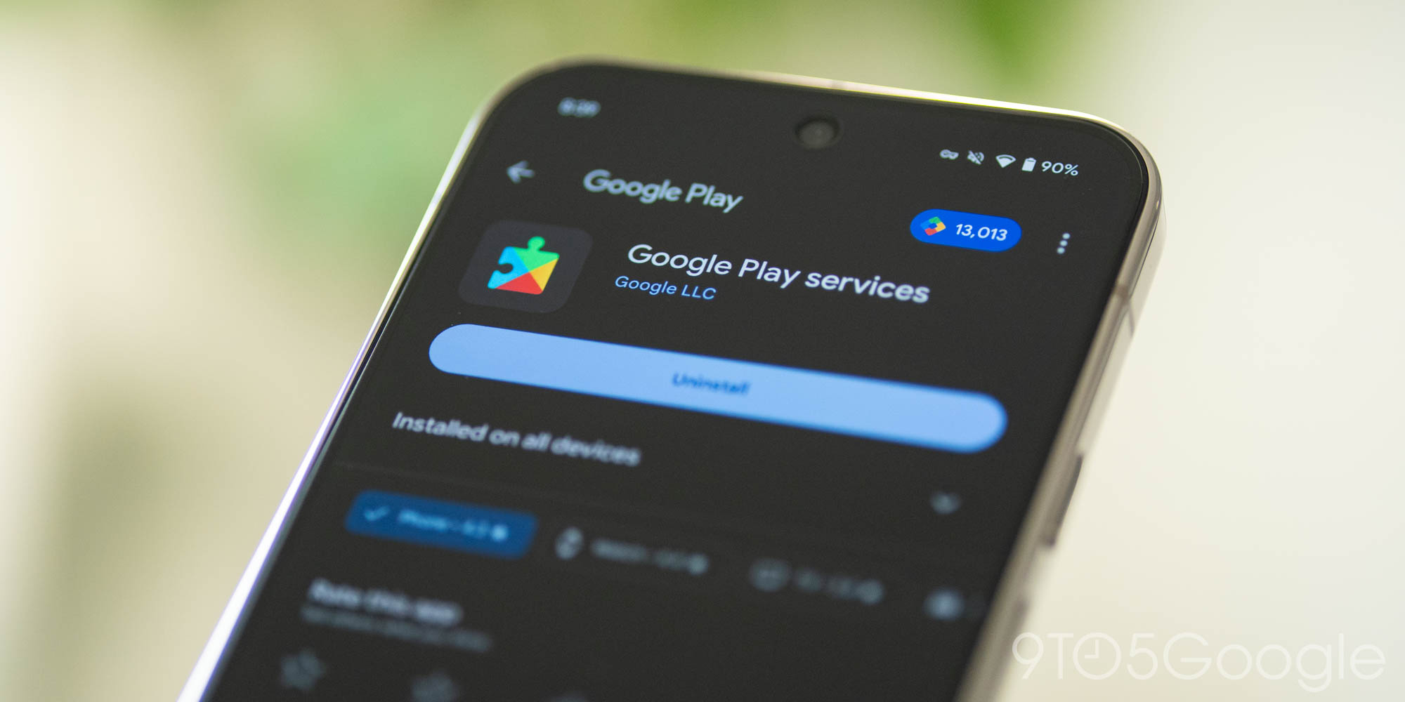 Giao diện trang ứng dụng Google Play services trên màn hình điện thoại Android