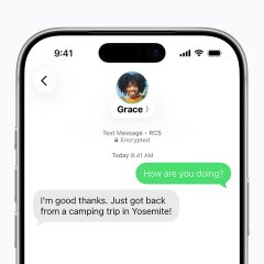 Giao diện ứng dụng Messages trên iPhone hiển thị cuộc trò chuyện RCS có mã hóa đầu cuối