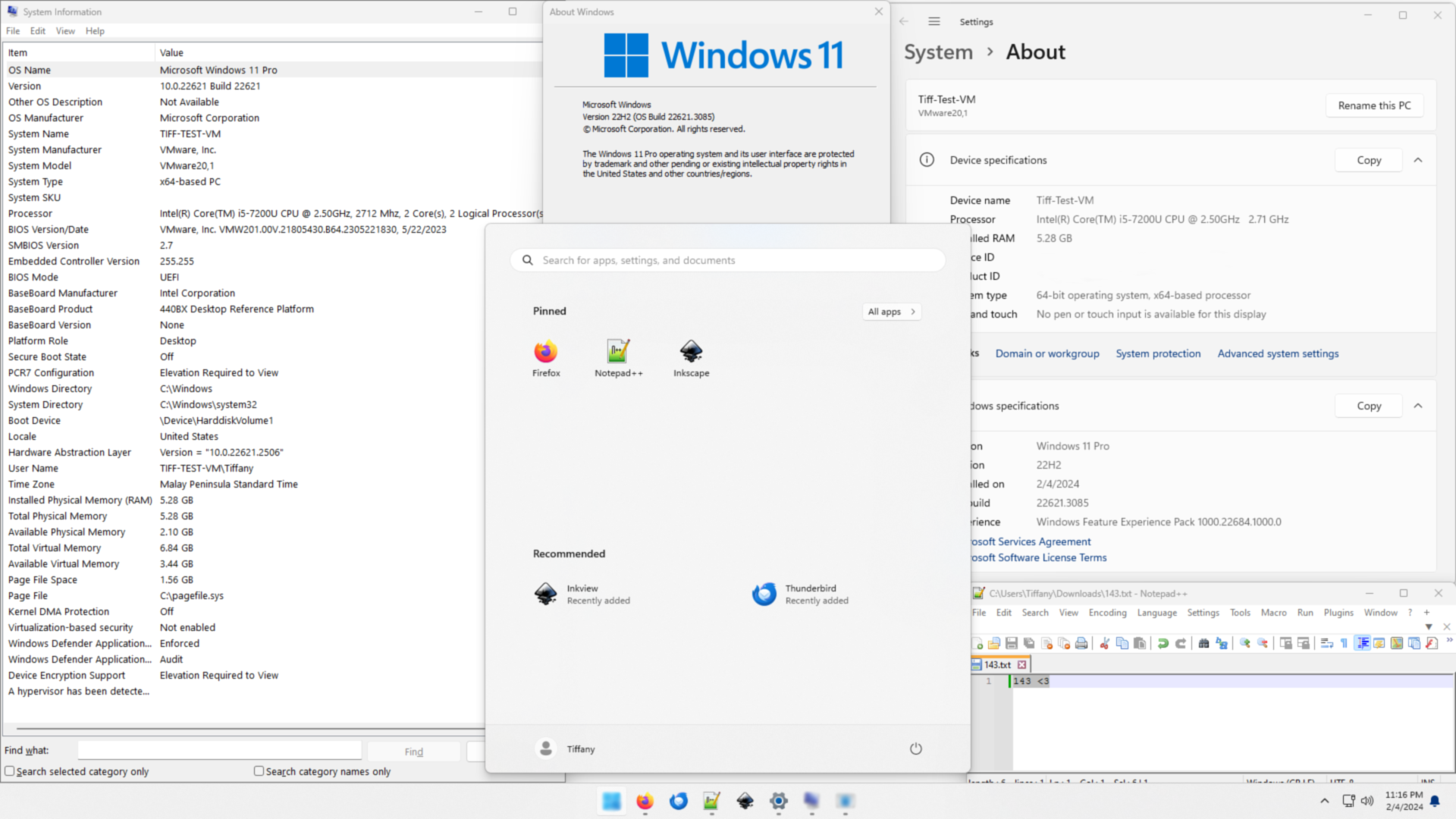 Giao diện Windows 11 và thông tin phiên bản hệ điều hành