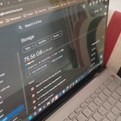 Google Drive mở trên màn hình máy tính xách tay