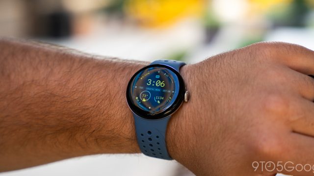 Google Pixel Watch 2 trên cổ tay người dùng