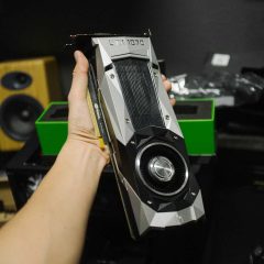 GTX 1070 Founders Edition được cầm trên tay