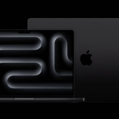 Hai chiếc MacBook Pro đặt cạnh nhau