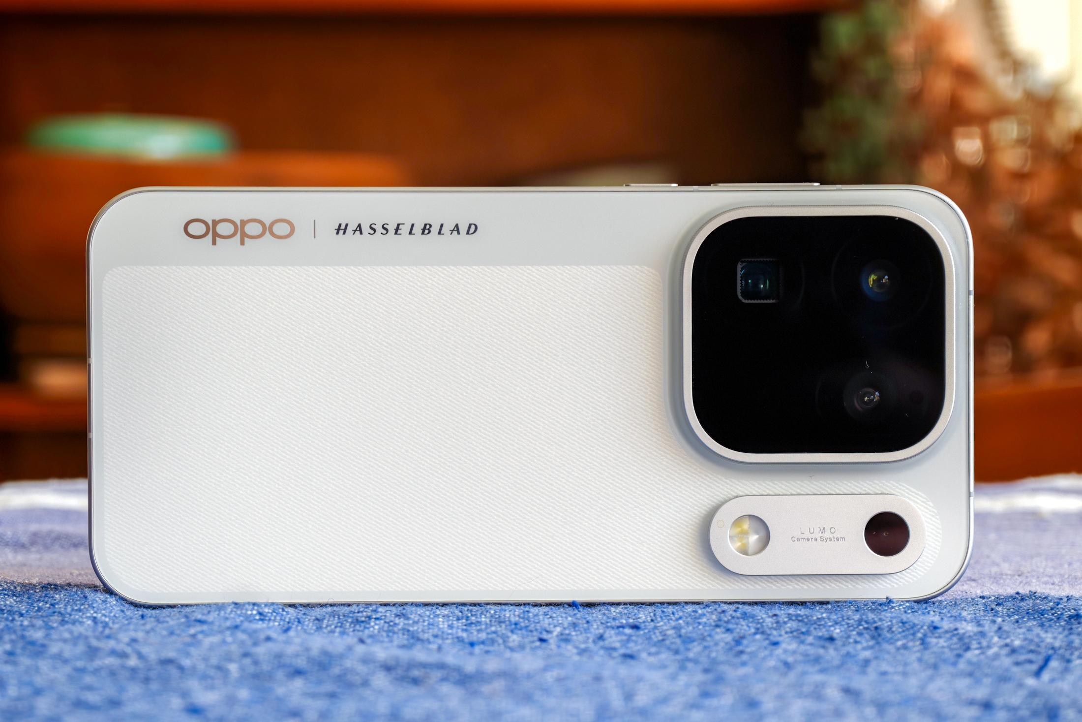 Mặt lưng OPPO Find X10 Pro Max nằm ngang